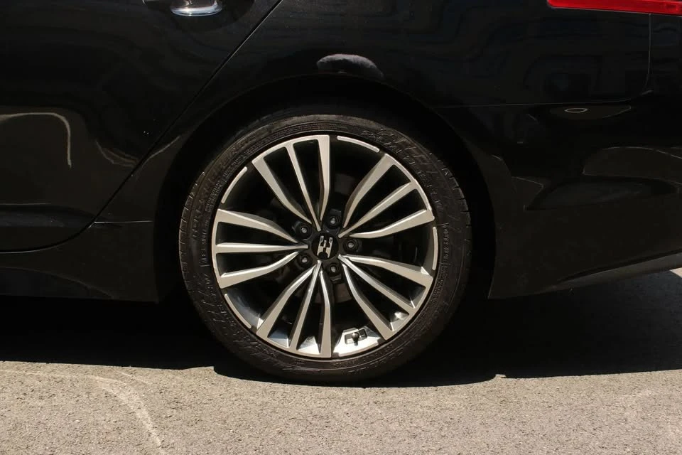 2018 Kia Stinger - Image 9 of 20