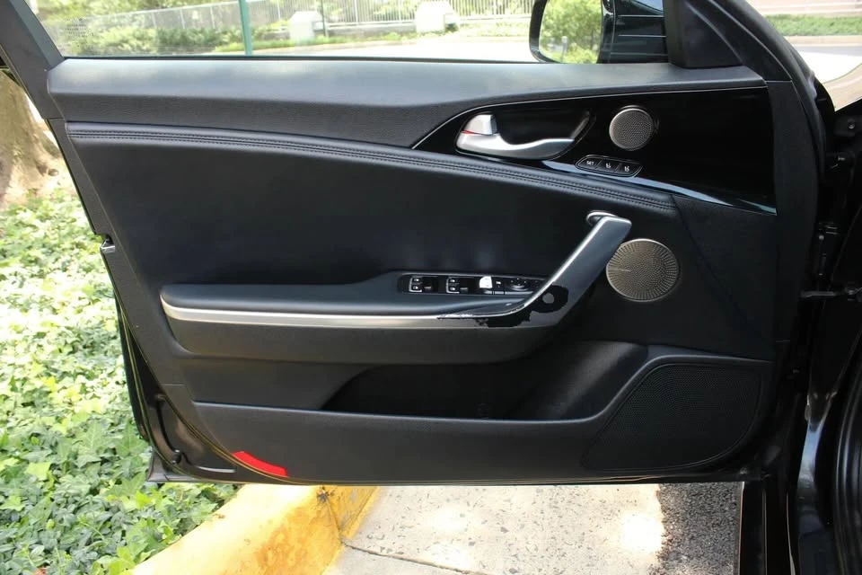 2018 Kia Stinger - Image 14 of 20