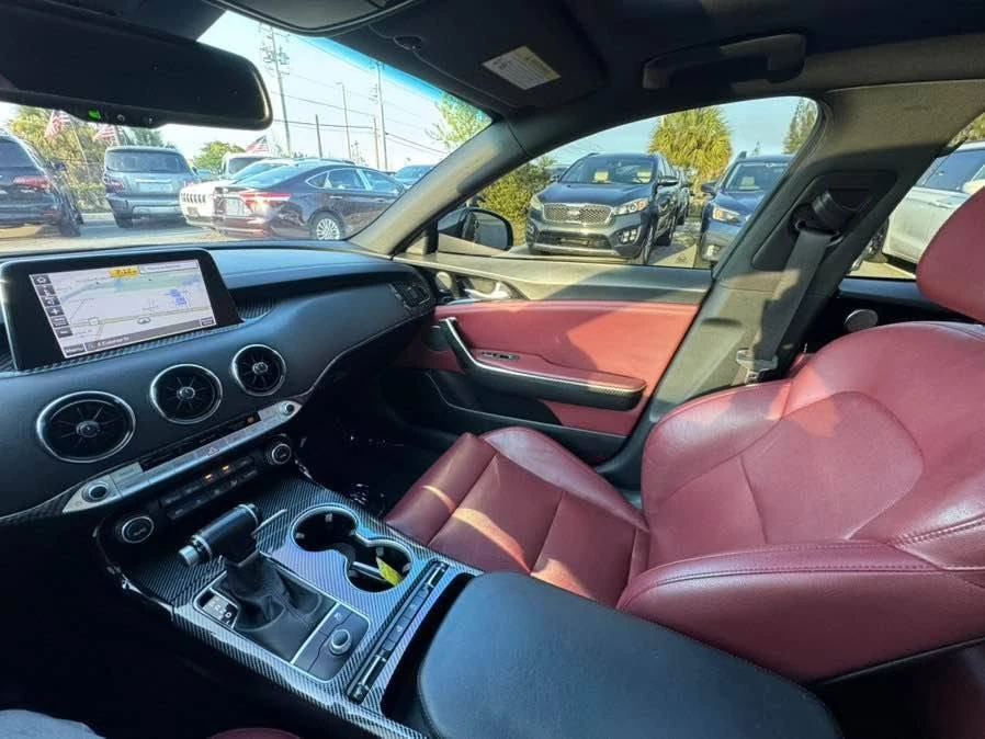 2018 Kia Stinger - Image 11 of 17