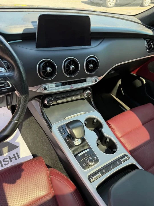 2018 Kia Stinger - Image 11 of 19