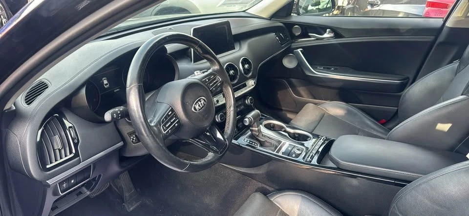 2018 Kia Stinger - Image 2 of 3