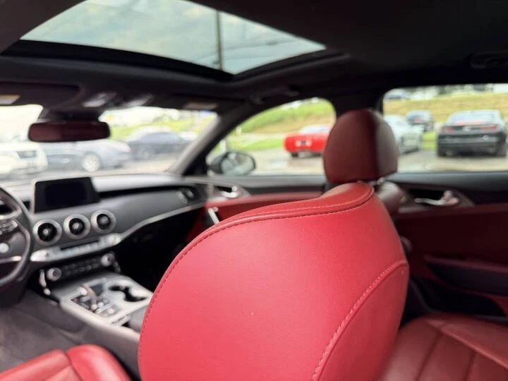 2018 Kia Stinger - Image 9 of 11