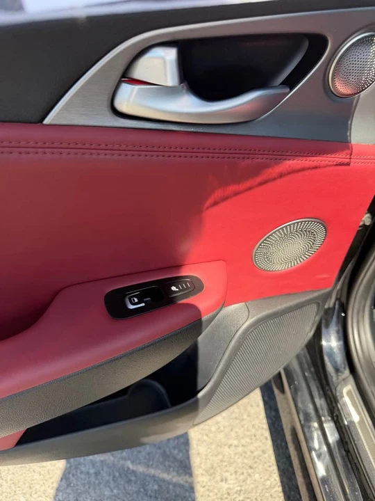 2018 Kia Stinger - Image 17 of 19