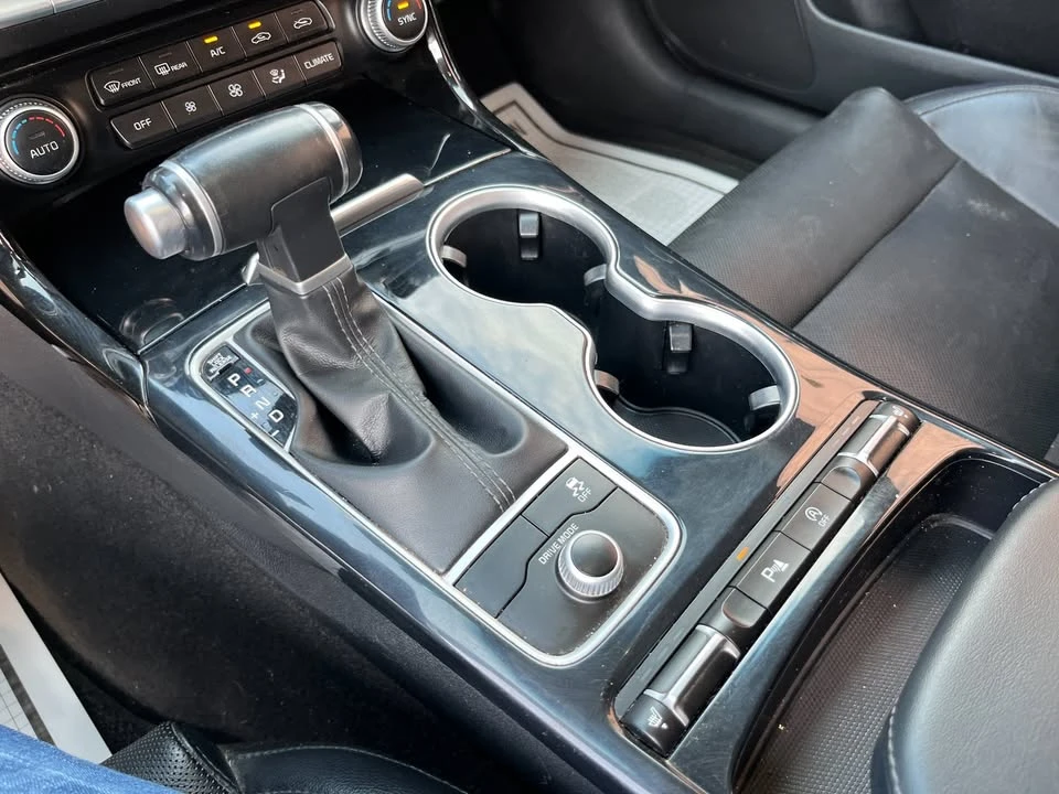 2018 Kia Stinger - Image 16 of 18