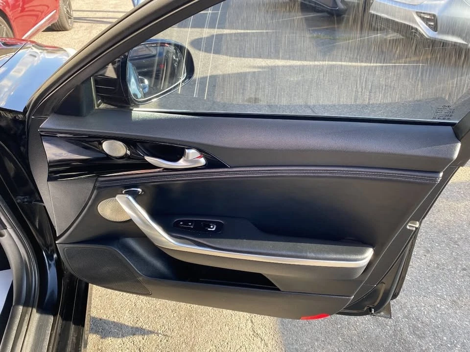 2018 Kia Stinger - Image 11 of 20