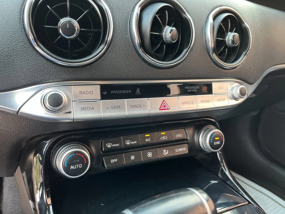 2018 Kia Stinger - Image 15 of 18