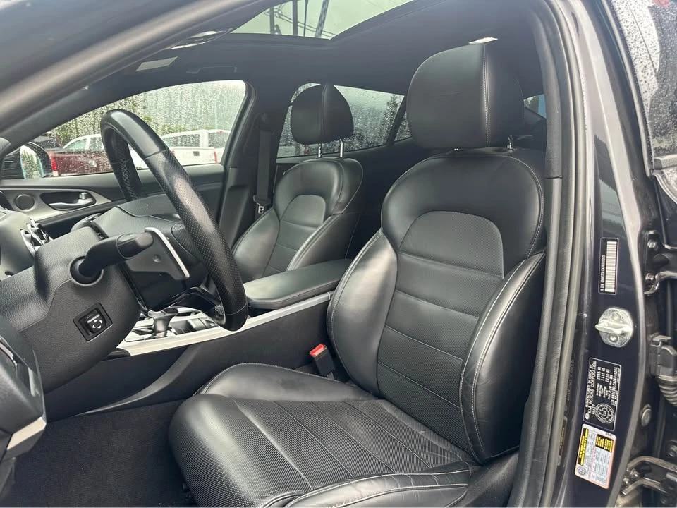 2018 Kia Stinger - Image 11 of 17