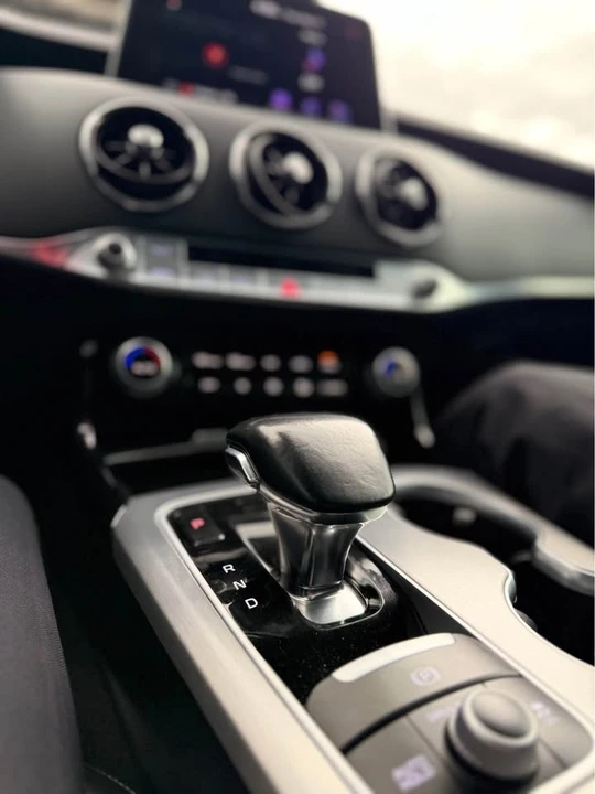 2018 Kia Stinger - Image 10 of 15