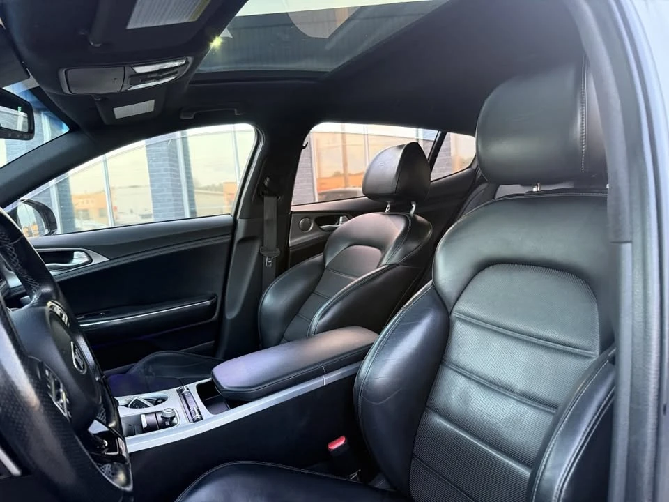 2018 Kia Stinger - Image 11 of 15