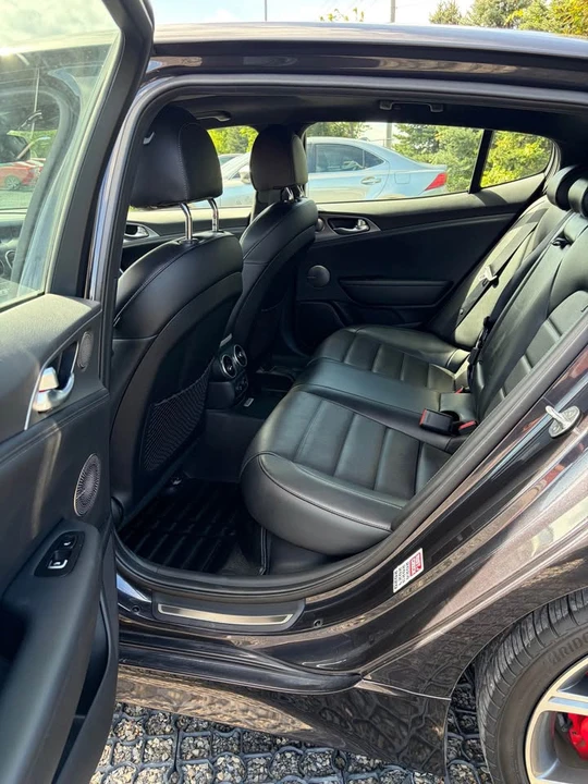 2018 Kia Stinger - Image 9 of 15