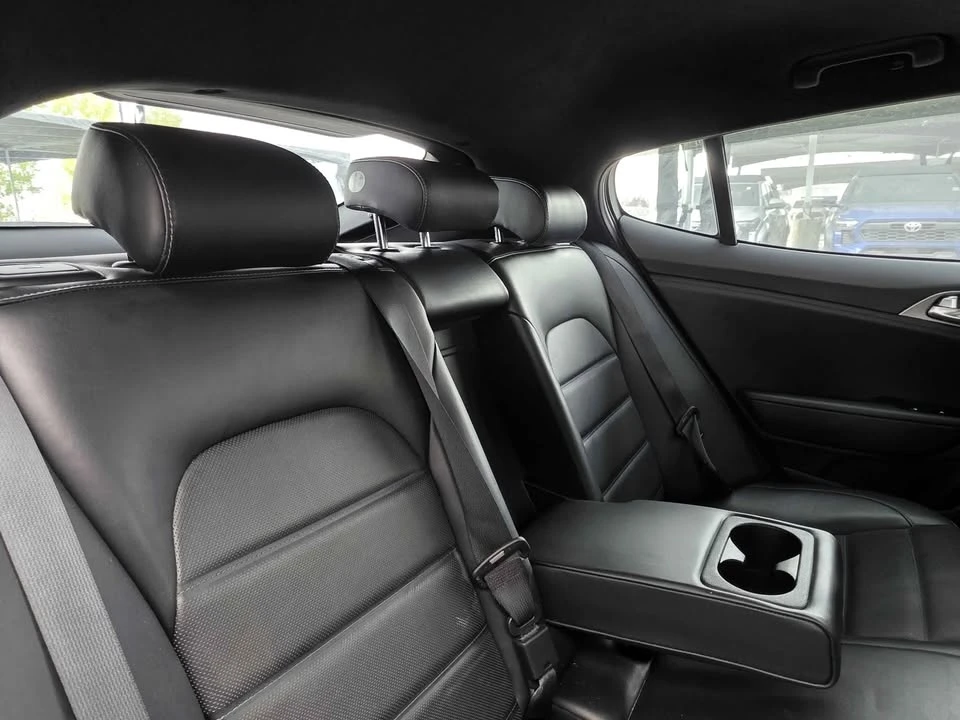 2018 Kia Stinger - Image 11 of 16