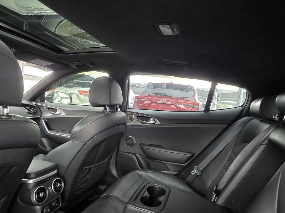 2018 Kia Stinger - Image 13 of 16