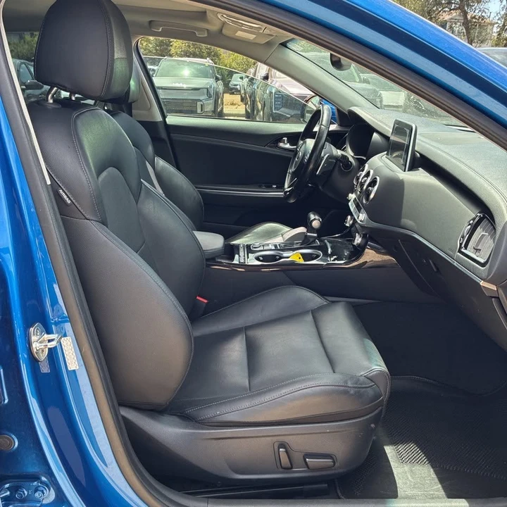 2018 Kia Stinger - Image 10 of 18