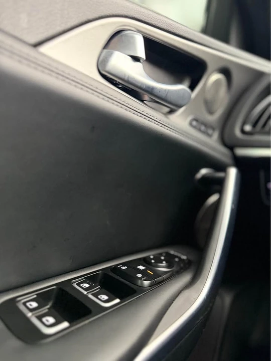 2018 Kia Stinger - Image 11 of 15