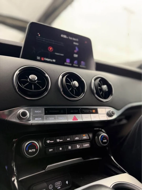 2018 Kia Stinger - Image 9 of 15