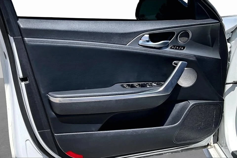 2018 Kia Stinger - Image 17 of 20