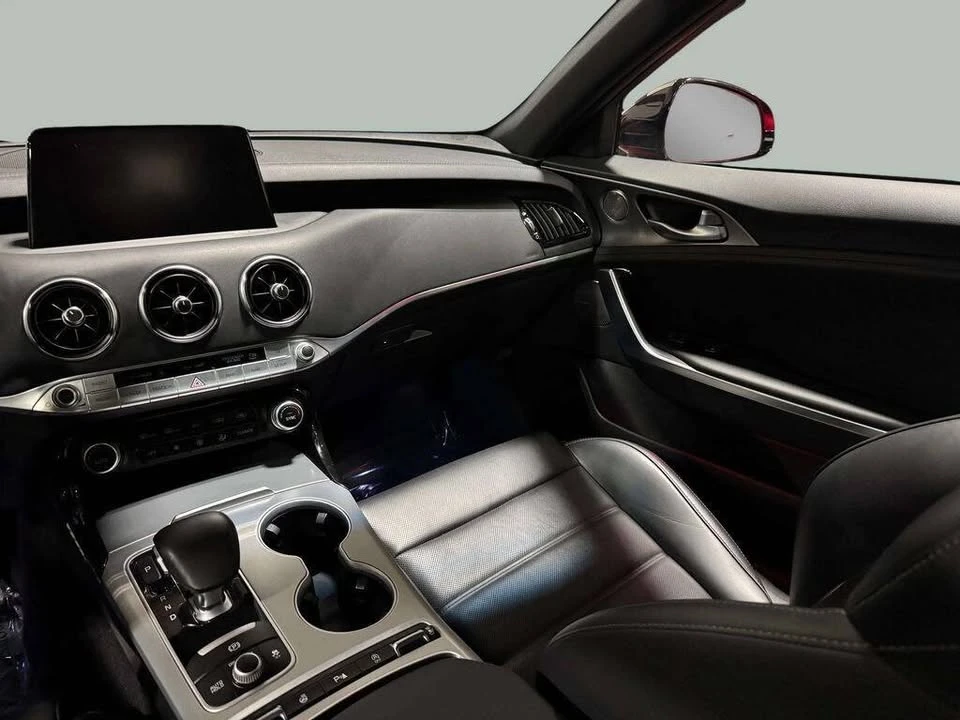 2018 Kia Stinger - Image 11 of 20