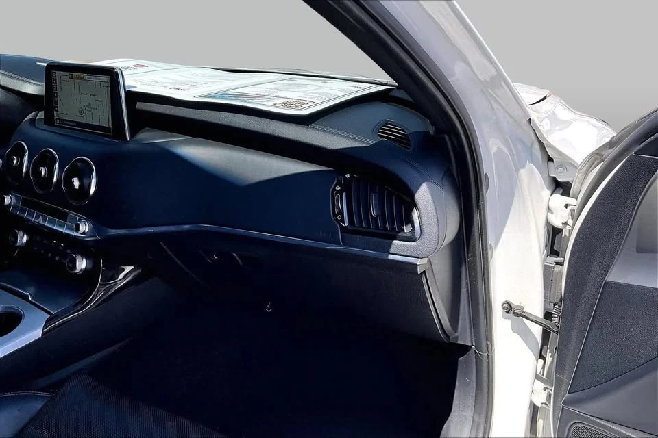 2018 Kia Stinger - Image 15 of 20