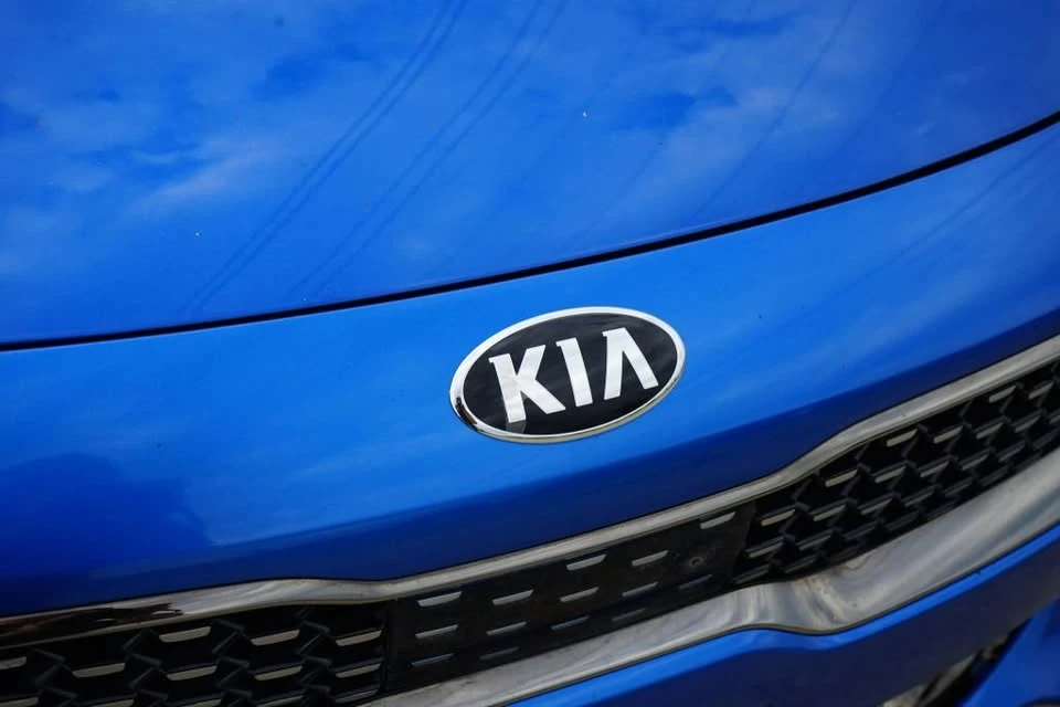 2018 Kia Stinger - Image 2 of 20