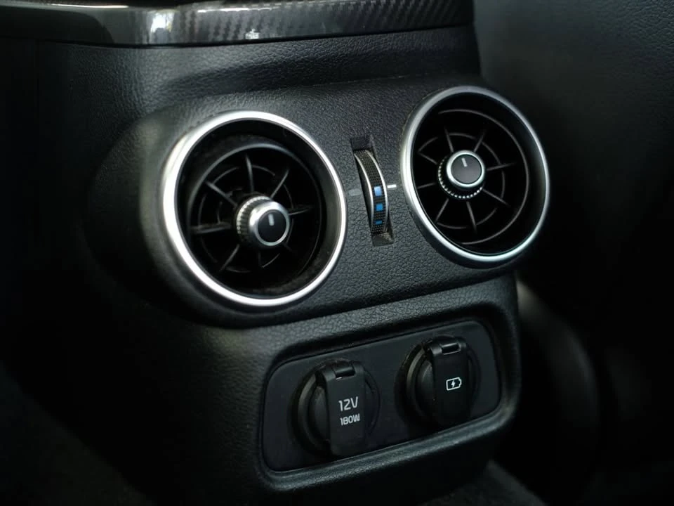 2018 Kia Stinger - Image 18 of 20
