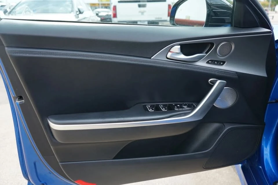 2018 Kia Stinger - Image 10 of 20