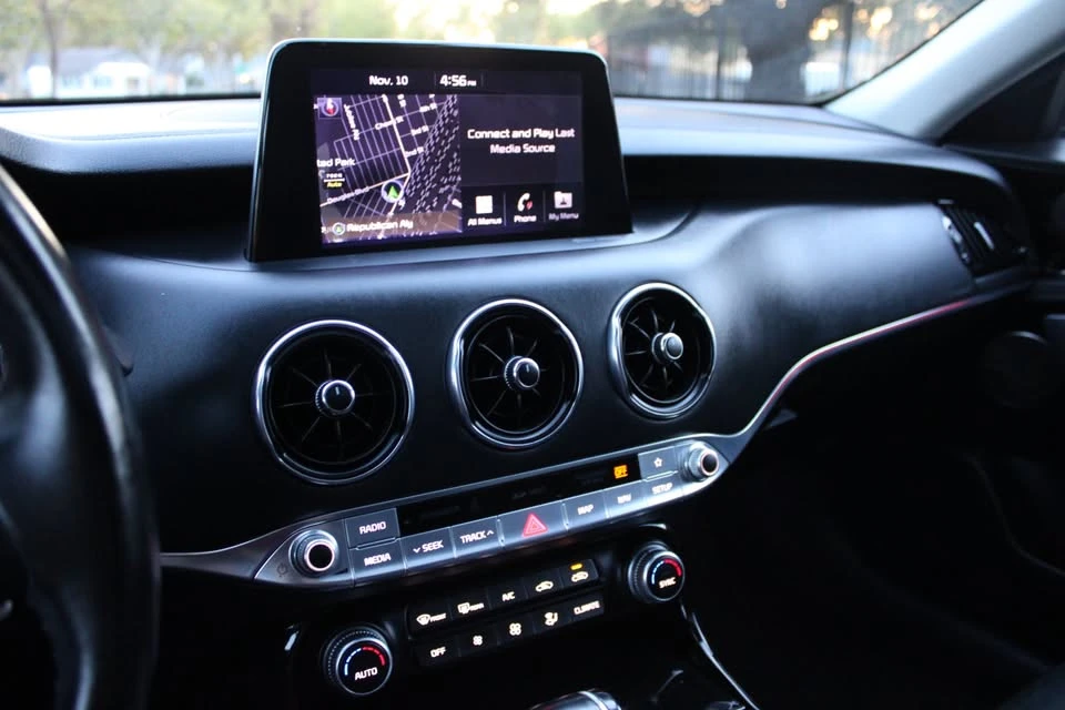 2018 Kia Stinger - Image 13 of 20