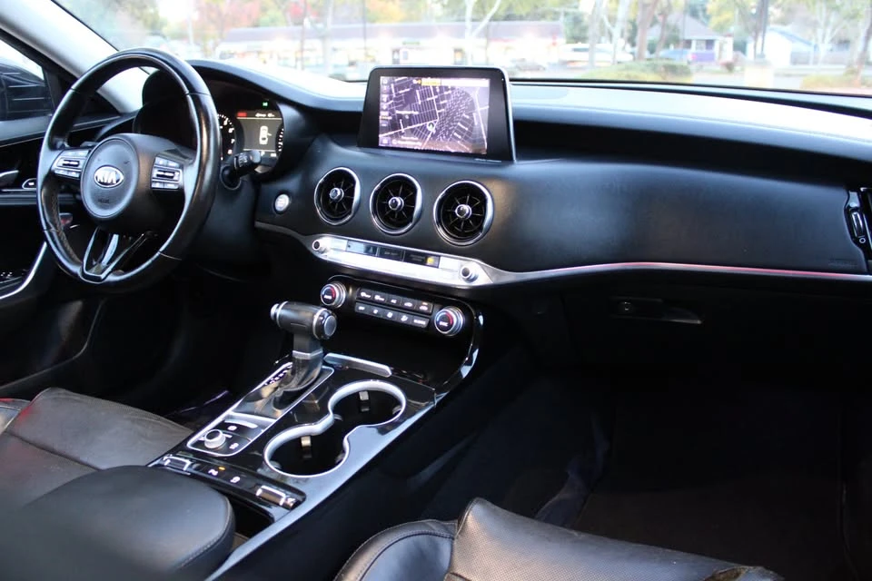 2018 Kia Stinger - Image 17 of 20