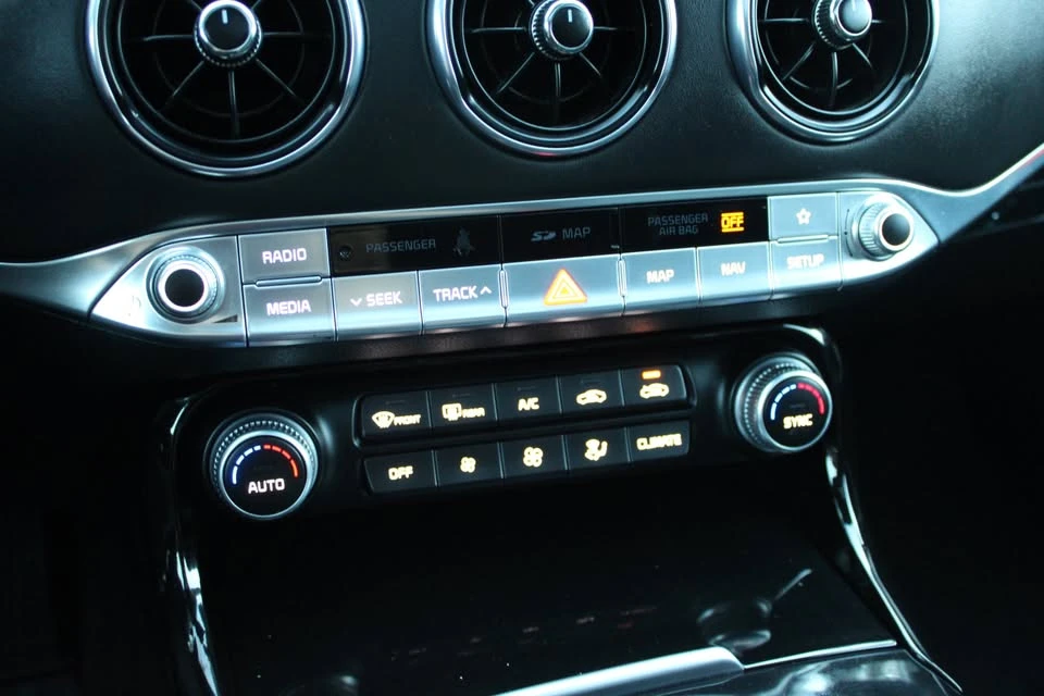 2018 Kia Stinger - Image 16 of 20