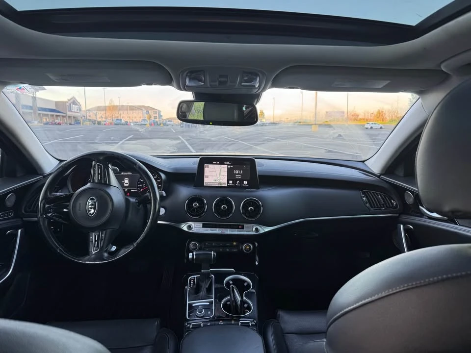 2018 Kia Stinger - Image 10 of 16