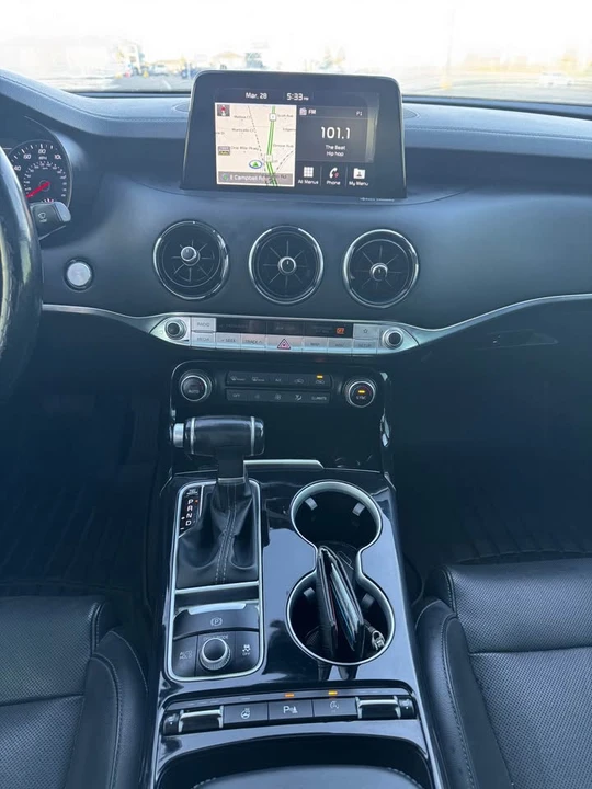 2018 Kia Stinger - Image 11 of 16