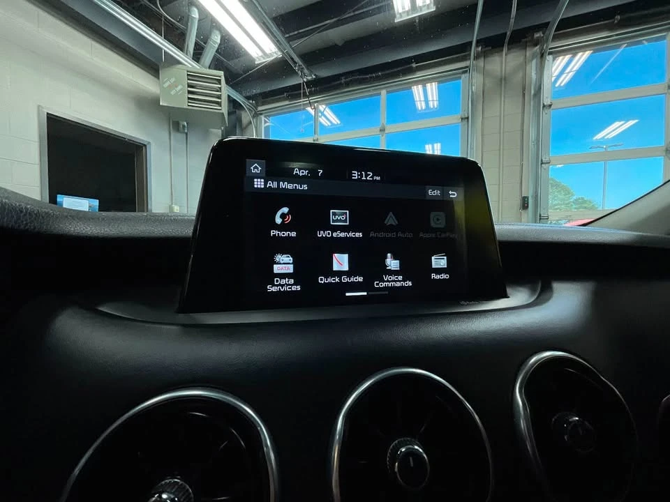 2018 Kia Stinger - Image 11 of 17