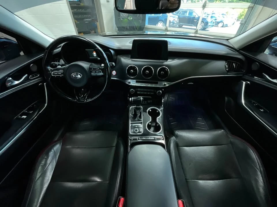 2018 Kia Stinger - Image 13 of 17