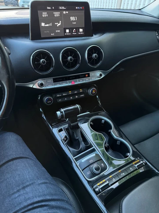 2018 Kia Stinger - Image 14 of 20