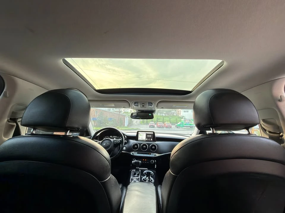 2018 Kia Stinger - Image 17 of 20
