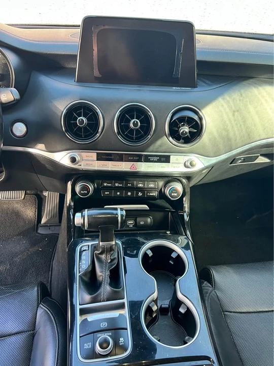 2018 Kia Stinger - Image 7 of 10