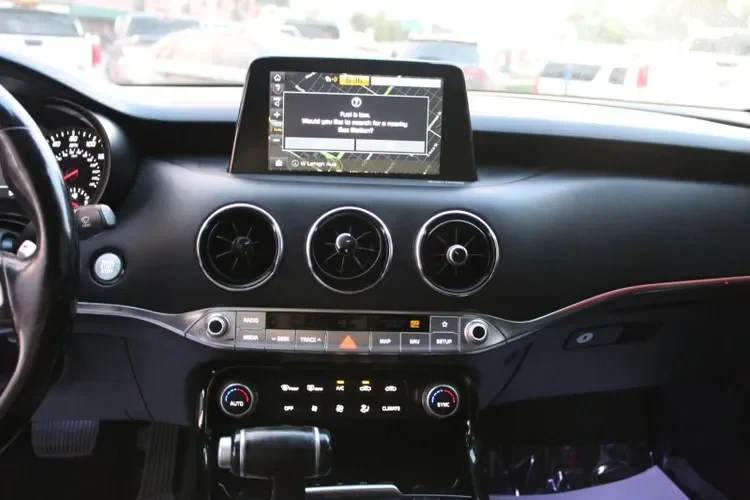 2018 Kia Stinger - Image 10 of 12