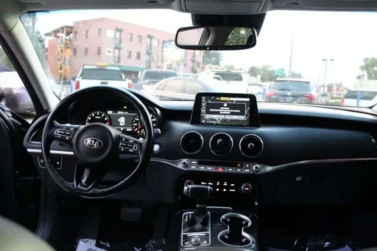 2018 Kia Stinger - Image 11 of 12