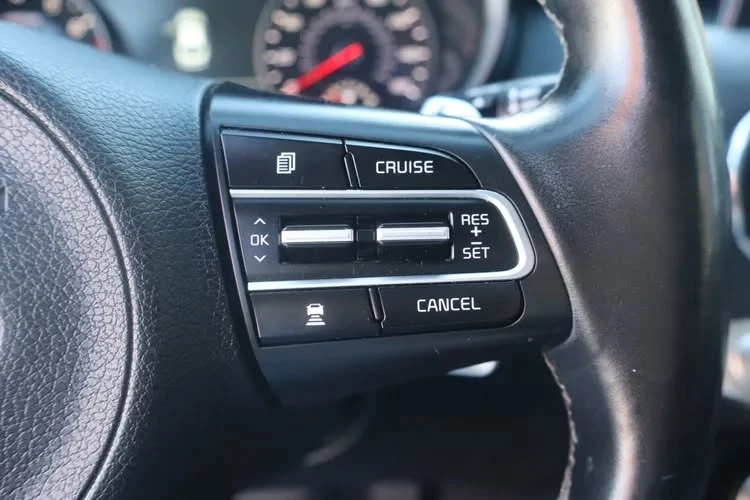2018 Kia Stinger - Image 11 of 19