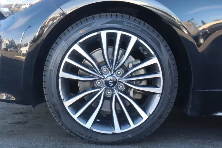 2018 Kia Stinger - Image 18 of 19