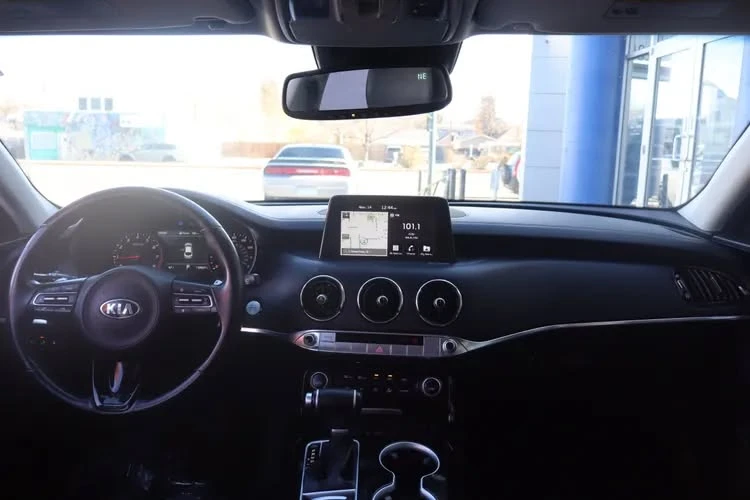 2018 Kia Stinger - Image 8 of 19