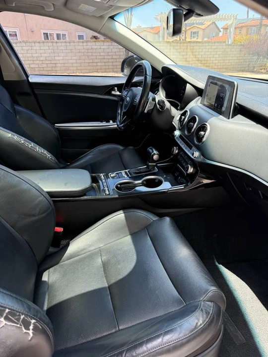 2018 Kia Stinger - Image 8 of 11
