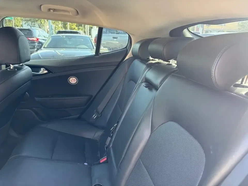 2018 Kia Stinger - Image 11 of 12