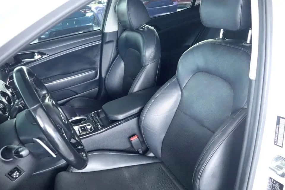 2018 Kia Stinger - Image 9 of 20