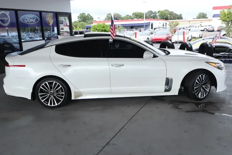 2018 Kia Stinger - Image 2 of 15
