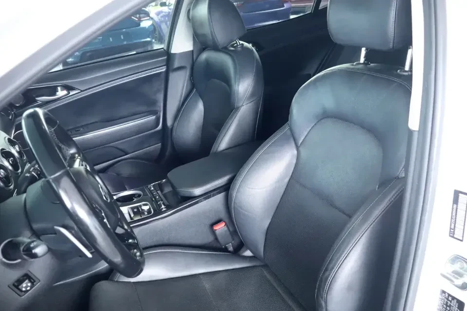 2018 Kia Stinger - Image 8 of 15