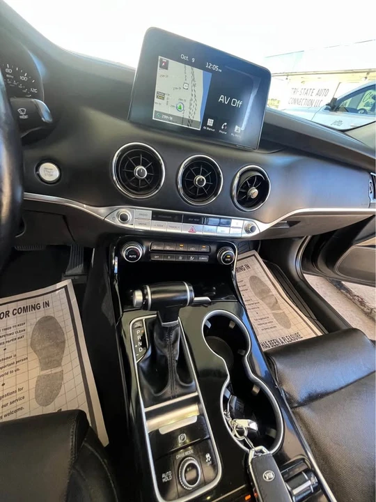 2018 Kia Stinger - Image 8 of 11