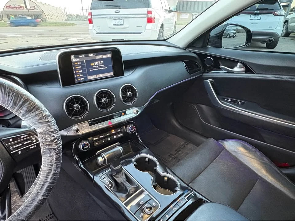 2018 Kia Stinger - Image 18 of 20