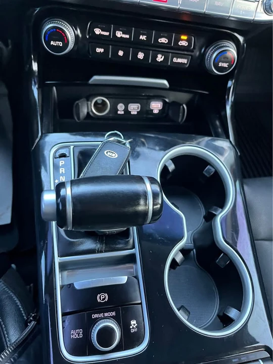 2018 Kia Stinger - Image 16 of 18