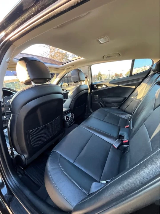 2018 Kia Stinger - Image 9 of 18