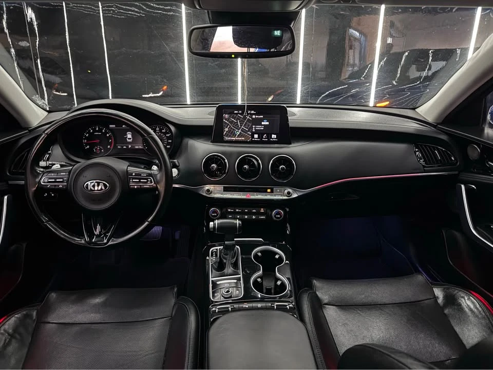 2018 Kia Stinger - Image 10 of 12
